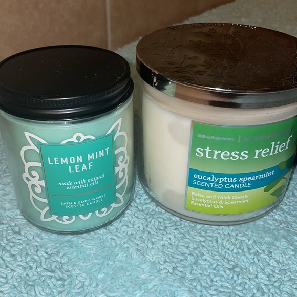 Fall leaves candle holder and two refreshing stress relief candles - Picture 3 of 7